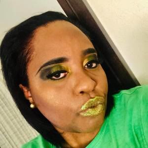 Meet your Posher, Dee